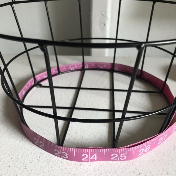(2) Wire Baskets With Wooden Handles - Picture 9 of 10